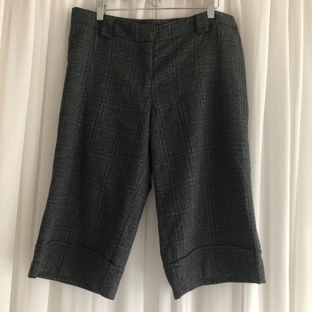 Suzy Shier over the knee / short pants